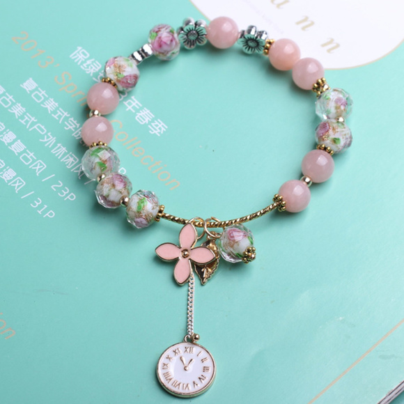 Jewelry - NEW pink beaded clock clover stretch bracelet
